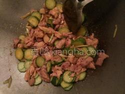 娱乐吃瓜酱辣椒炒肉视频,带你领略美食与娱乐的完美融合