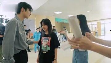 娱乐吃瓜菌恋爱了,恋爱甜蜜来袭,瓜友们快来沾喜气!